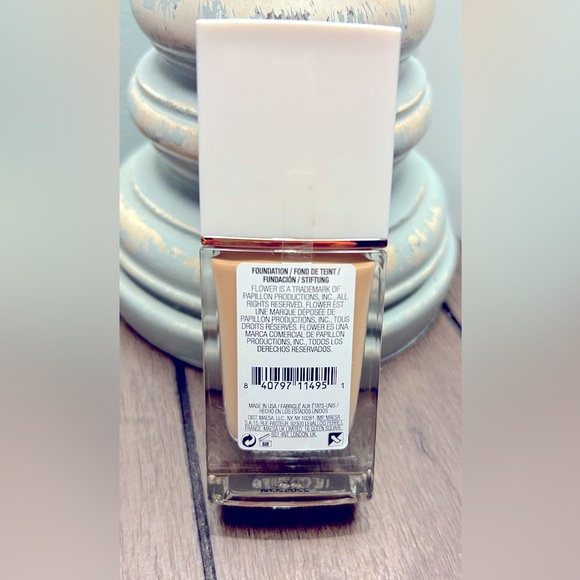 NEW Flower Beauty Light Illusion Foundation Soft Sand M2 Drew Barrymore - Picture 3 of 6